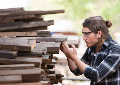 Špecialista údržby v spracovaní dreva